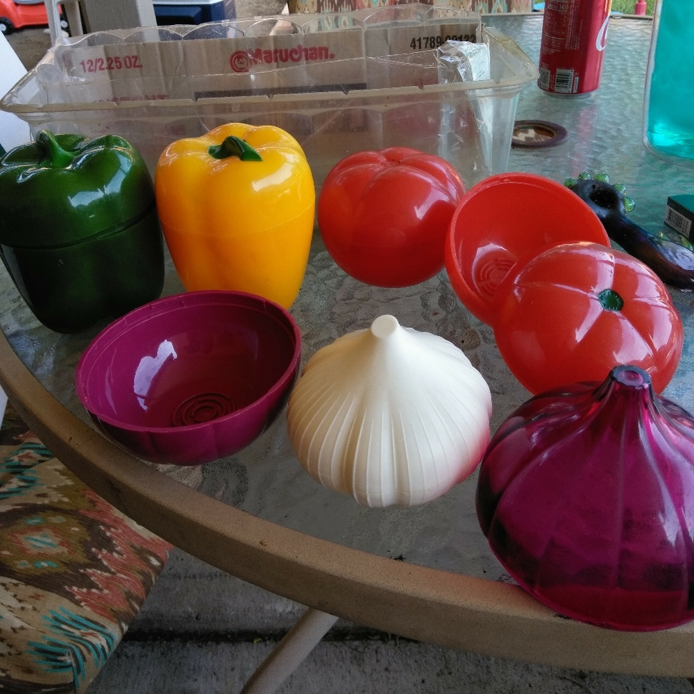 Plastic veggie holder containers. Comes with 5 hol